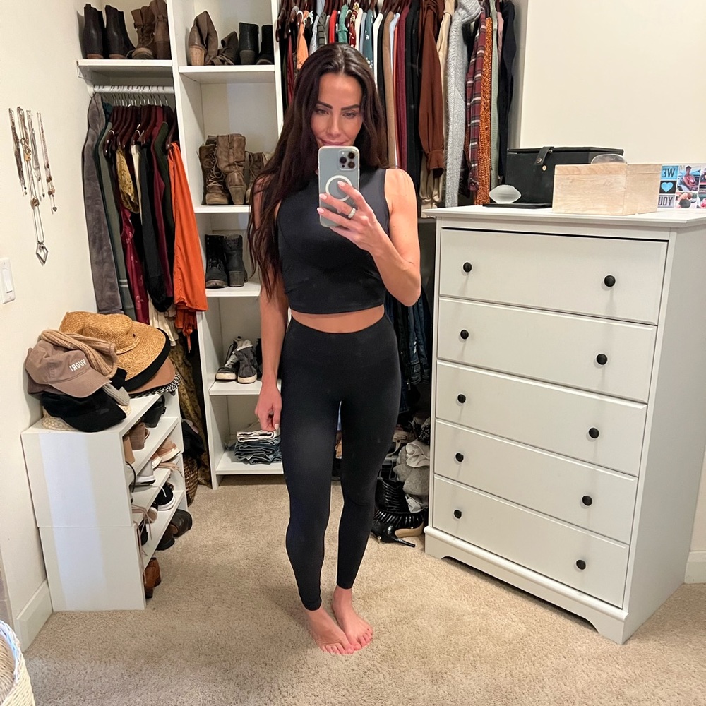 Like New MK Fitness ribbed leggings and matching top workout set